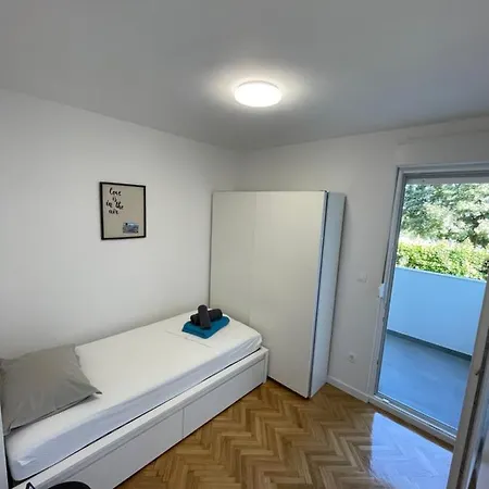 Owl - Modern Spacious For 4 - 5min To Centar Appartamento