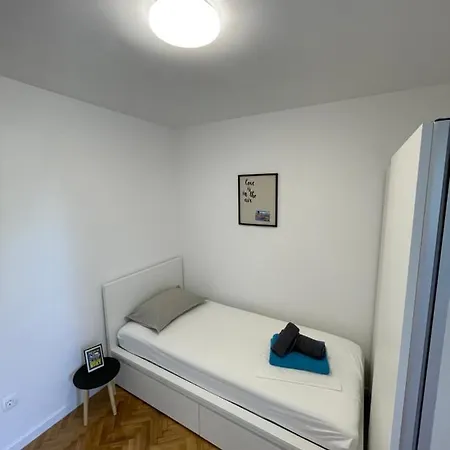 Owl - Modern Spacious For 4 - 5min To Centar شقة *