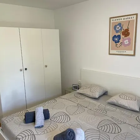 Owl - Modern Spacious For 4 - 5min To Centar شقة *