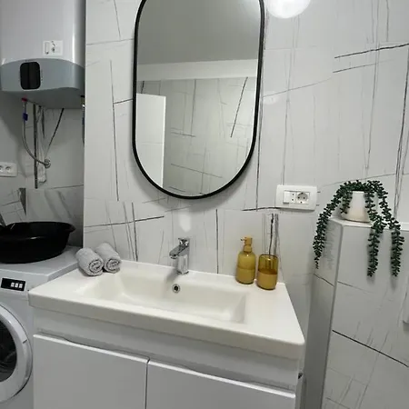 아파트 Owl - Modern Spacious For 4 - 5min To Centar